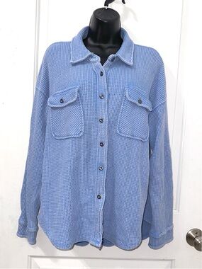 Hippie Rose Blue oversized waffle-knit button-down shirt, size Large